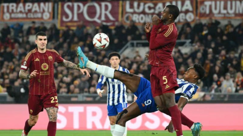 Roma đấu với Porto